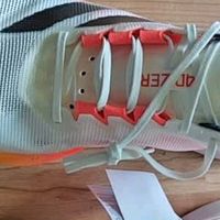 ADIZERO BOSTON 12：缓震支撑耐用
