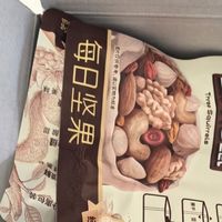 三只松鼠坚果:健康零食懒人首选，撕开就吃，闭眼不踩雷！