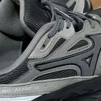 津浓这款ASTRO LS 05日常跑步与穿搭的完美结合