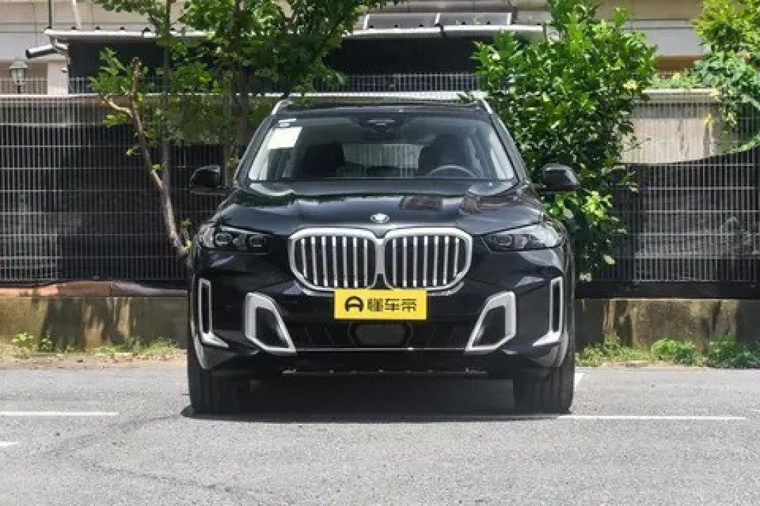 全新宝马X5将弃用分体尾门,转投一体式设计