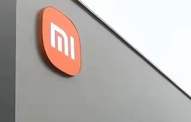 小米新车主驾下方掏出“神秘”多余零件！工作人员一片沉默，细思恐极……