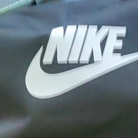 耐克时尚双肩包：潮流出行的绝佳拍档