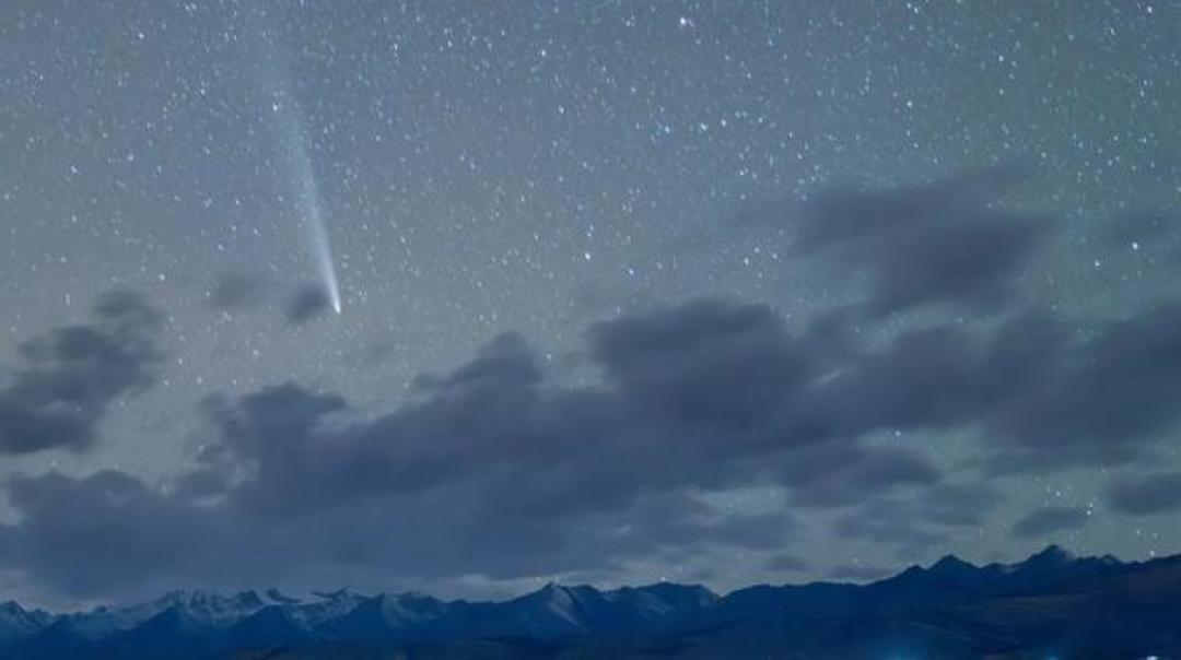 千年一遇莱蒙彗星震撼回归!川西高原新疆内蒙古成最佳观星地