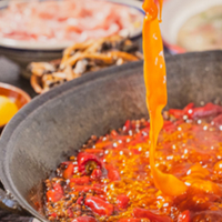 攻克“麻辣=上火”！巫建《蜀八爷开门红》火锅底料问世