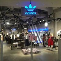 阿迪达斯羽绒服由雪中飞代工引热议,579元买标还是买暖?600+用户观点深度剖析