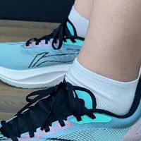 李宁运动鞋：舒适与颜值兼备