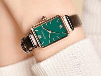 轻复古绿盘腕表：七夕/生日礼物的优雅之选