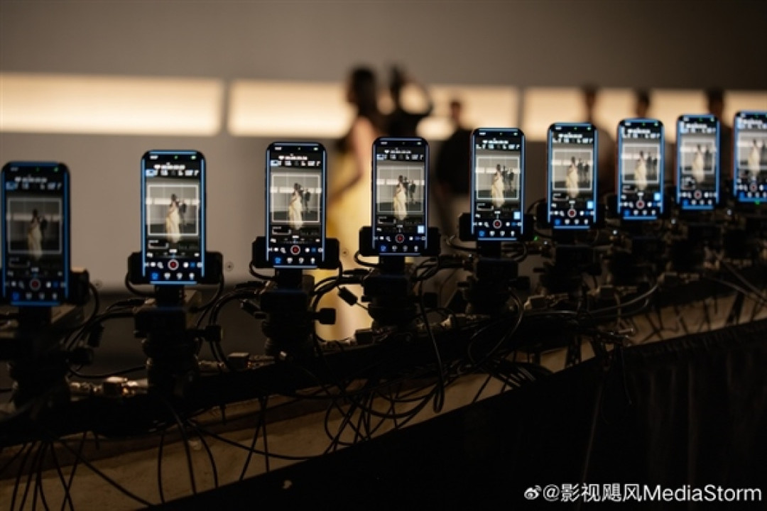 影视飓风“剧透”拍摄VOGUE盛典慢镜头：用多台iPhone 17 Pro架设一套子弹时间拍摄装置