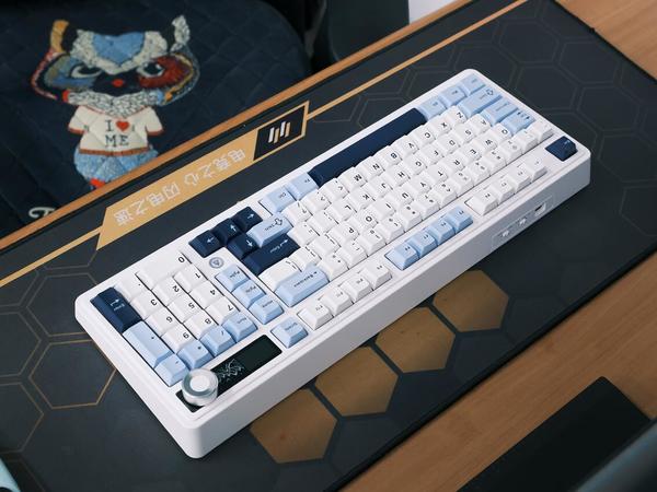 单位的有线键盘已淘汰，入手黑爵AK980无线