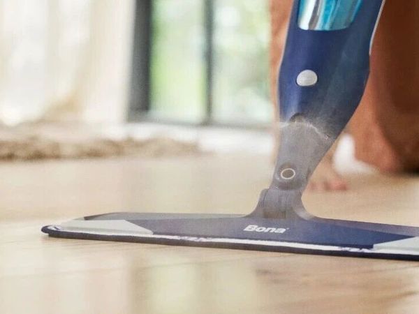 宝妈 / 上班族别再一手水桶一手拖把了！Bona 盈巧喷雾拖把：一喷一拖，告别拖地焦虑！