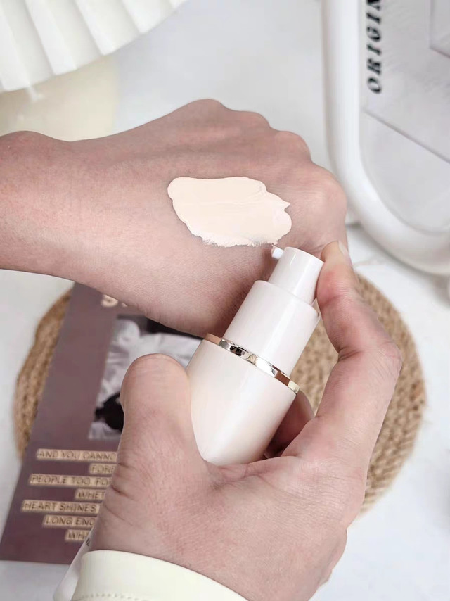 平价好用的韩方五谷粉底液，细腻遮瑕效果也很好