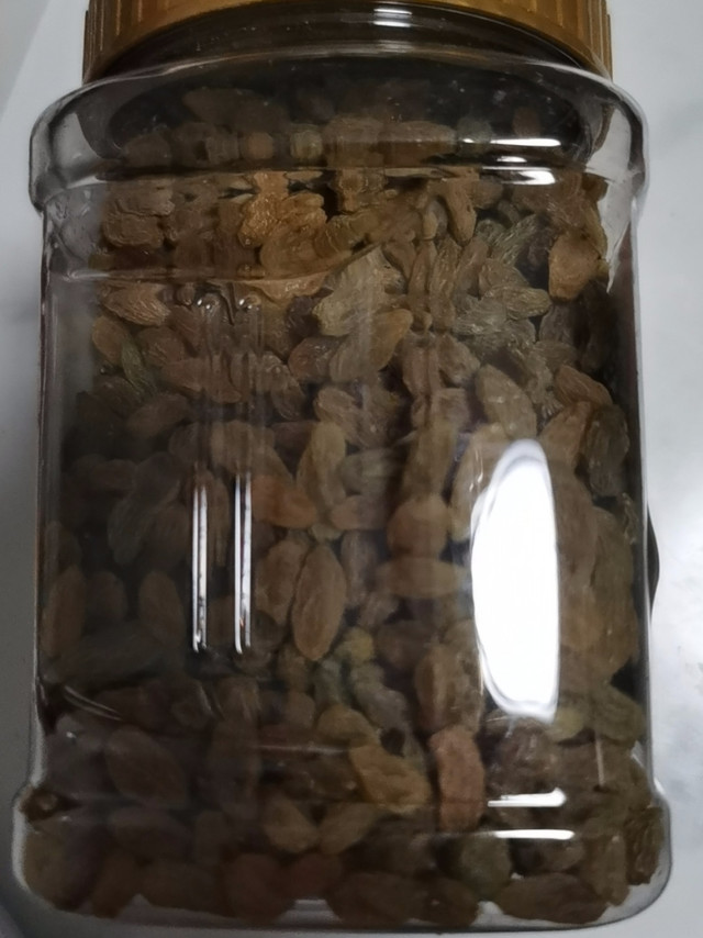 百草味无核绿葡萄干：450g装的新疆甜润