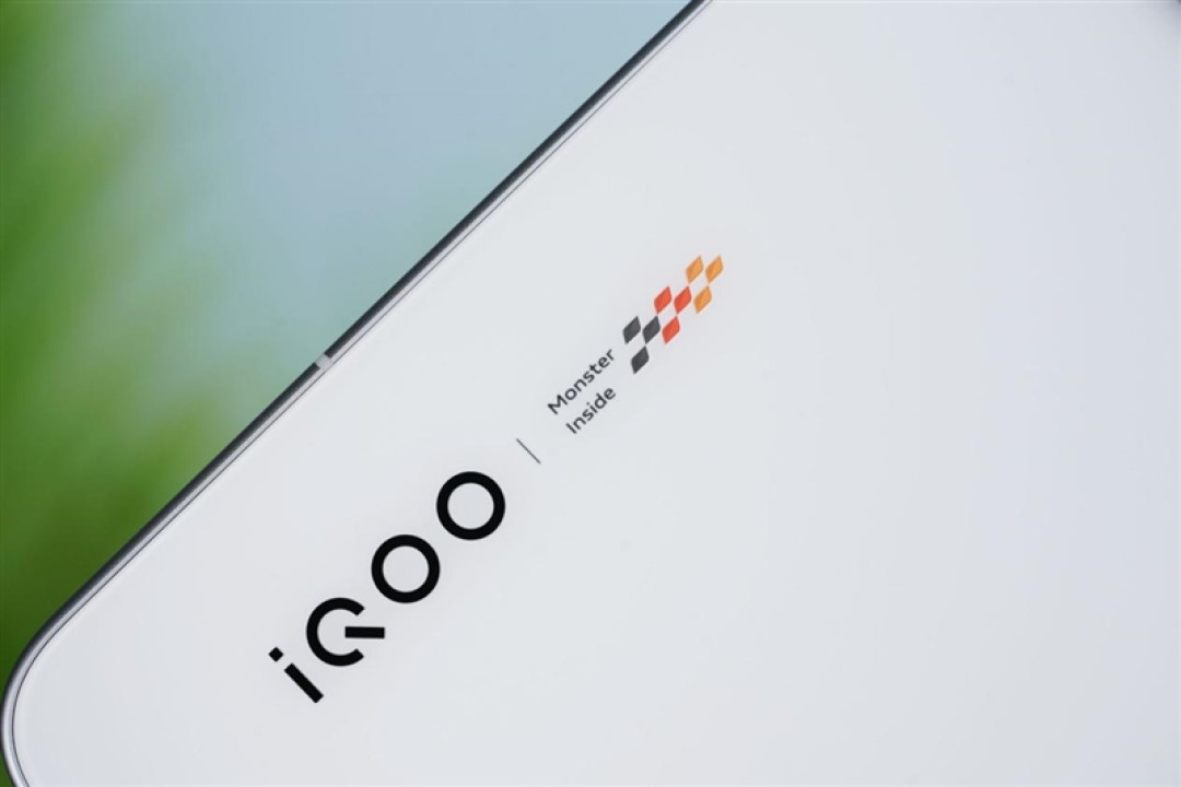 从性能机到水桶旗舰! iQOO 15评测:双芯算力+全场景优化 不止游戏强机