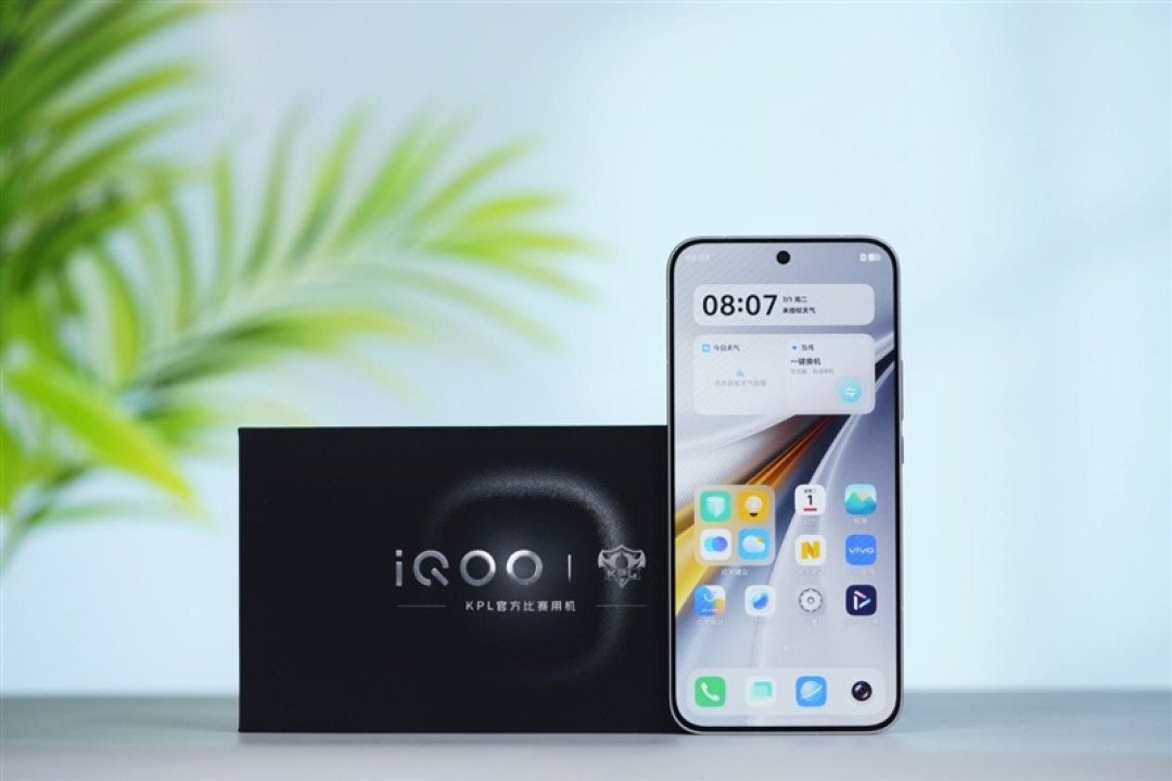 从性能机到水桶旗舰! iQOO 15评测:双芯算力+全场景优化 不止游戏强机