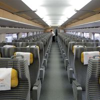 12306新规：今日起 单笔购票数量上限调至19张 单账户可添加30人