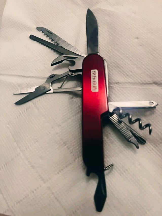 便携耐用，京东京造14合1折叠刀