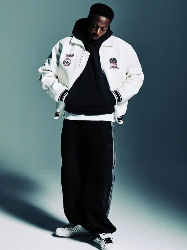 【adidas x Avirex：重塑传奇】adidas Originals x Avirex 首发联名深植于品牌历史与 New York City 的街头传承，同时着眼未来。二者各取经典作为切入：以