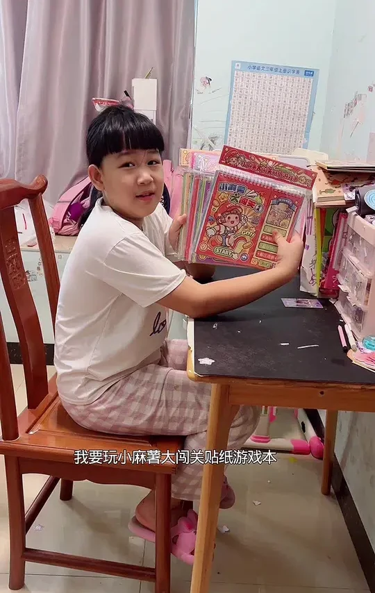 #小麻薯 #换装贴纸书 终于上新了，一整套5大本，每本都有它自己的玩法，孩子非常喜欢#手工diy #专注力培养 #真实生活分享计划