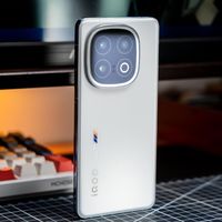 iQOO终于爆发了，三星2K屏+旗舰双芯+7000mAh，16GB+512GB更亲民