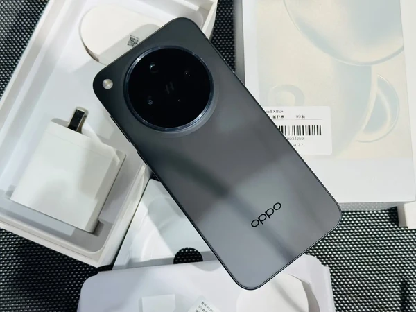 成色99新,OPPO Find X8s+,星野黑,16+512G,极窄四等边 天玑9400+ 哈苏人像 超长续航电池 AI 5G手机,保修到26年4月22日,电池健康100%💰3xxx
#数码科技 #