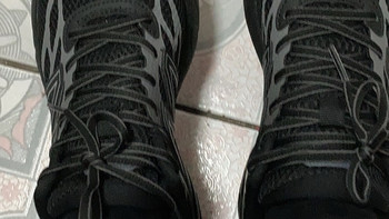骆驼登山鞋：防撞护足设计