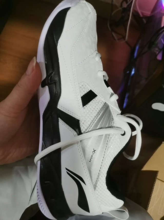 双11买的李宁小羽羽毛球鞋很不错