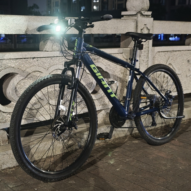 迈极炫CB1600PRO前车灯：1600流明强光，开启骑行照明新境！