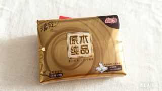 清风金装抽纸：把“纸界软黄金”囤满家，再也不怕“擦嘴掉渣”！