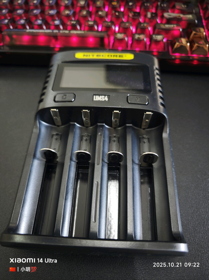 奈特科尔ums4充电器开箱