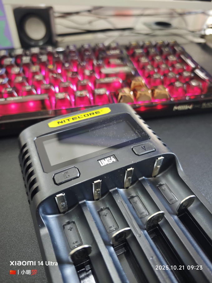 奈特科尔ums4充电器开箱
