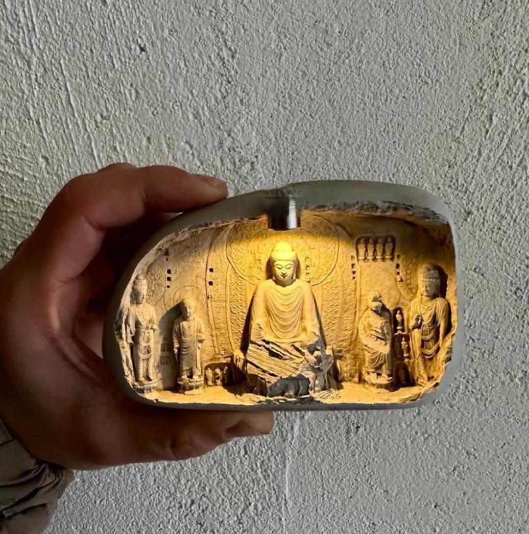 洛阳女生晒出龙门石窟佛光冰箱贴 方寸之间千年禅意入厨房