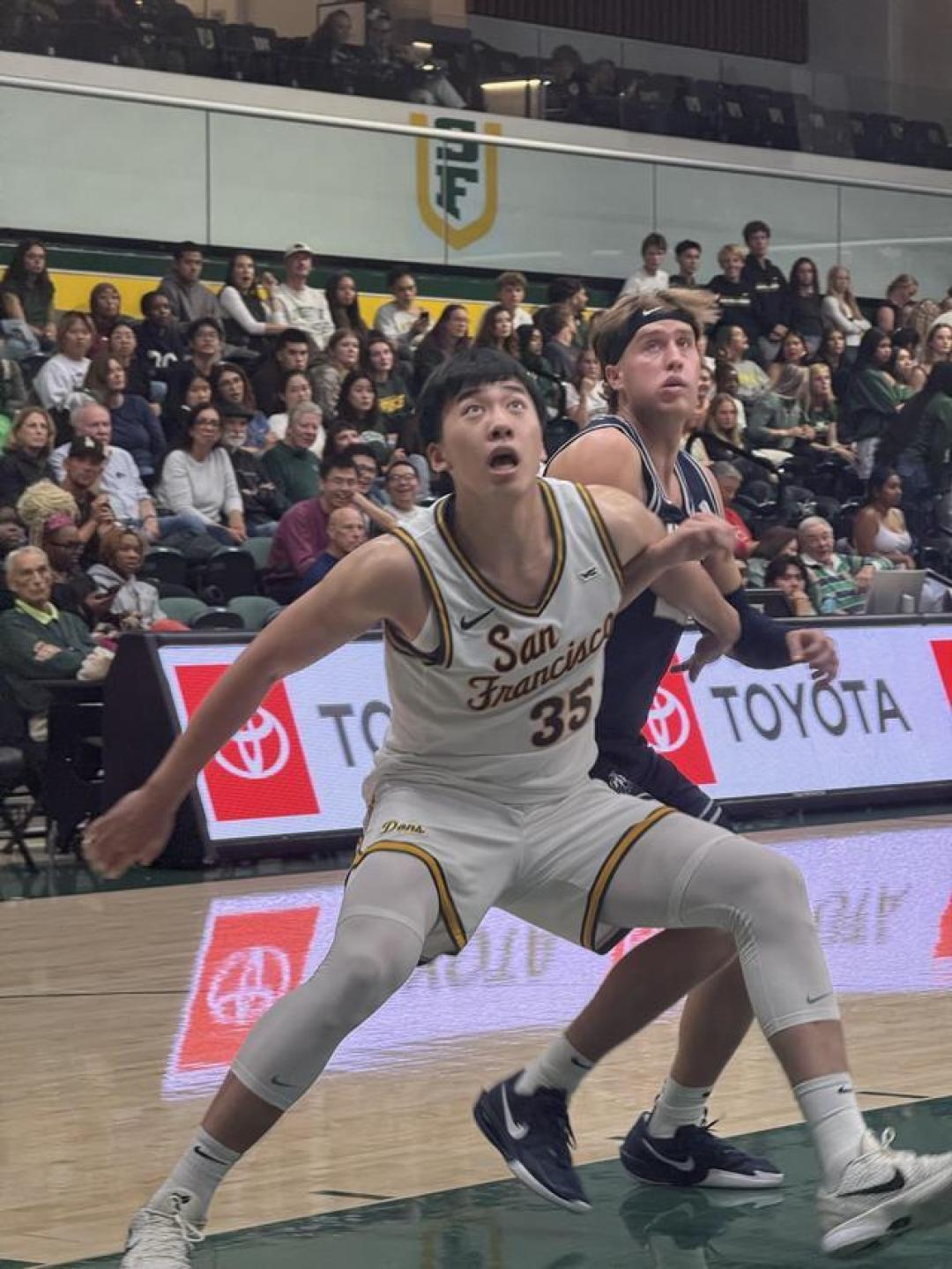 中国新星王俊杰NCAA季前赛爆发砍23分 未来锋线答案初现锋芒