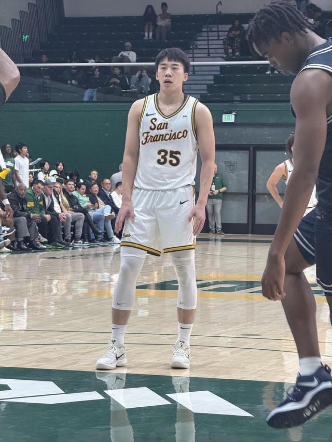 中国新星王俊杰NCAA季前赛爆发砍23分 未来锋线答案初现锋芒