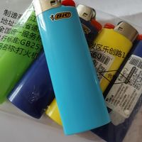 斥巨资买了两款比克一次性打火机