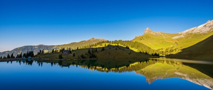 安克发布安心充Smart,全球首款可识别iPhone的智能快充