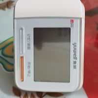 鱼跃8900AR腕式血压计：守护家人健康的便携血压监测神器