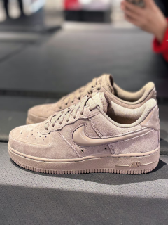 秋冬氛围感神鞋！Nike Air Force 1棕色低帮，百搭不踩雷