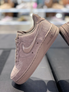 秋冬氛围感神鞋！Nike Air Force 1棕色低帮，百搭不踩雷
