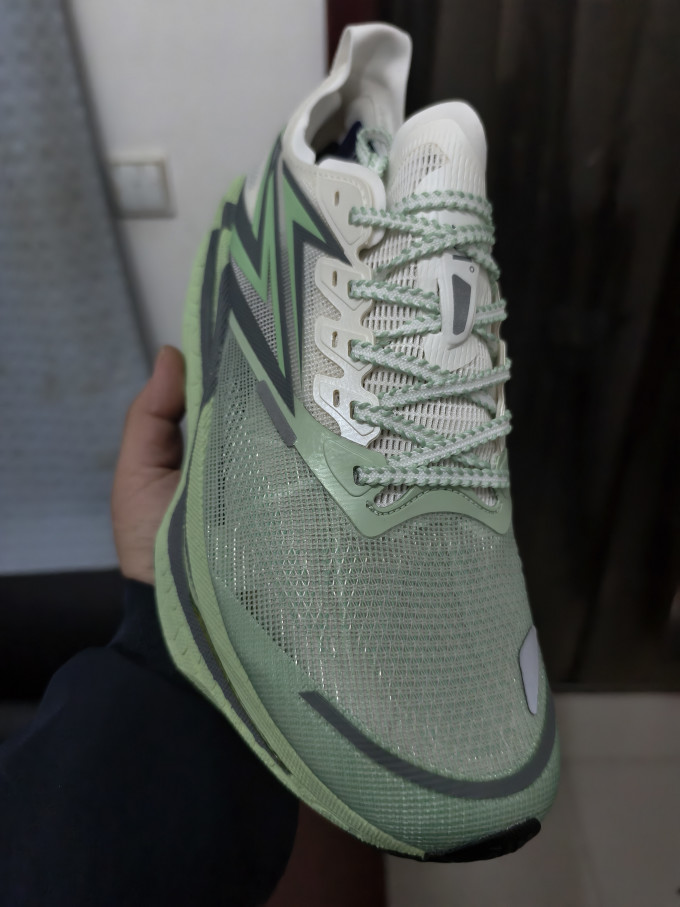 跑鞋
