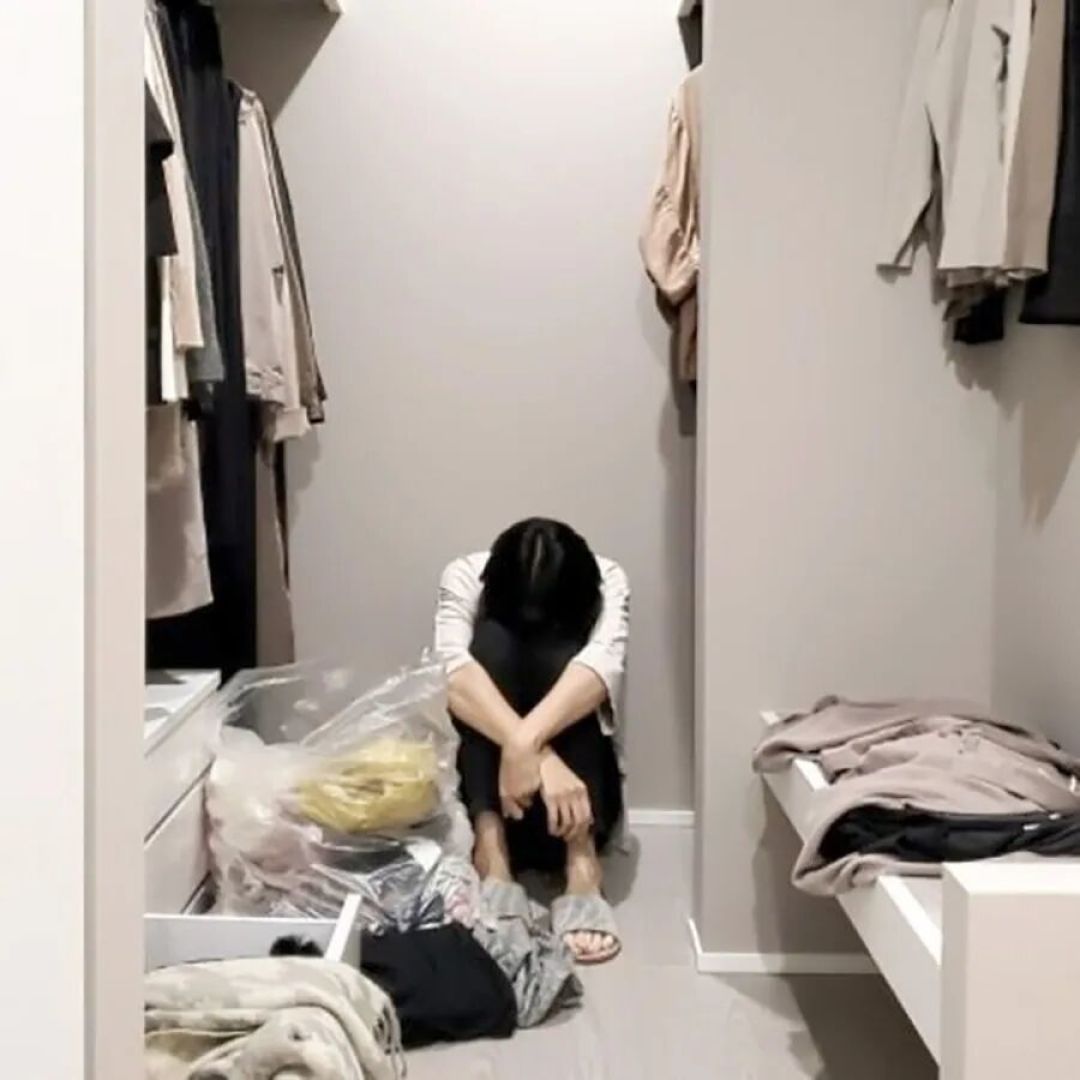 拯救被塞爆的衣柜!家政阿姨7招断舍离,一年扔掉100件旧衣,收纳不再白忙一场