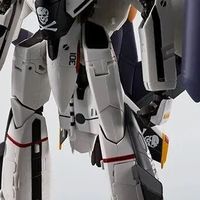万代再版:HI-METALR《超时空要塞ZERO》VF-0S PHOENIX + QF-2200D-B GHOST
