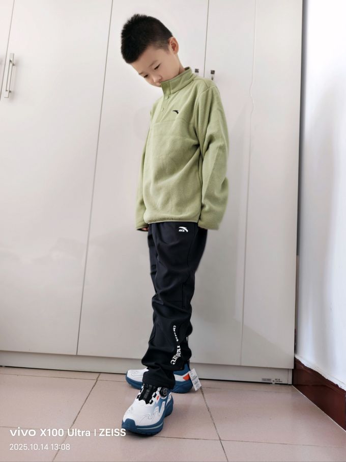 安踏儿童运动鞋