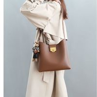 Viney轻奢水桶包，单肩斜挎，高级感，适合送女友老婆！