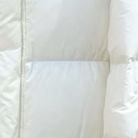 长款羽绒服：冬季保暖新选择