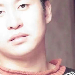 官媒锐评郑智化机场连滚带爬风波，言口辞犀利没有维护！