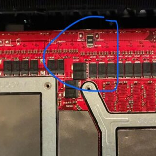玩家通过一根电阻让 RTX 4090 笔记本性能超越 RTX 5090