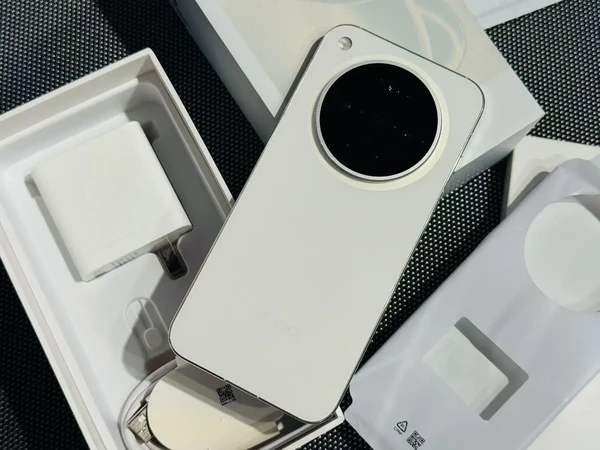 99新,OPPO Find X8s+,月光白,16+512G,极窄四等边 天玑9400+ 哈苏人像 超长续航电池 AI 5G手机,保修到26年5月19日,电池健康100%💰3xxx
#数码科技 #手机