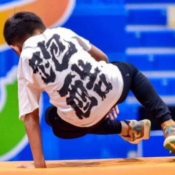 小众运动大心跳丨跑酷：解锁“城市轻功”练就“超能力”