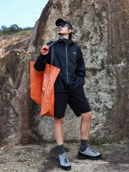 相信我爬一次山，捡一袋垃圾，比躺平更解压！