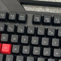 血手幽灵键盘：颜值与战力并存